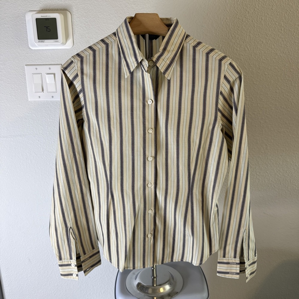 Austin Clothing Co. Women's Button Down Shirt Size L‎